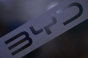 Warren E. Buffett Sold Off BYD Shares