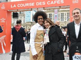 Anne Hidalgo At The Start Of The Waiters Race - Paris