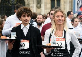 Anne Hidalgo At The Start Of The Waiters Race - Paris