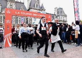 Anne Hidalgo At The Start Of The Waiters Race - Paris
