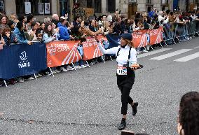 Anne Hidalgo At The Start Of The Waiters Race - Paris