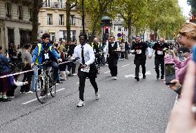 Anne Hidalgo At The Start Of The Waiters Race - Paris