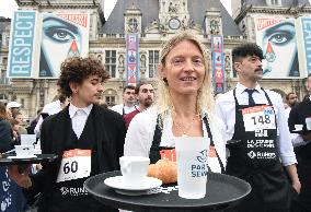 Anne Hidalgo At The Start Of The Waiters Race - Paris