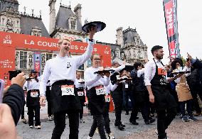Anne Hidalgo At The Start Of The Waiters Race - Paris