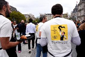 Anne Hidalgo At The Start Of The Waiters Race - Paris