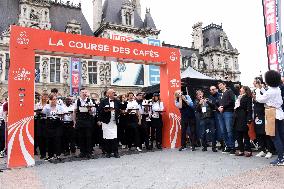 Anne Hidalgo At The Start Of The Waiters Race - Paris