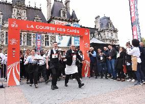 Anne Hidalgo At The Start Of The Waiters Race - Paris