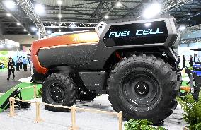 Self-driving, hydrogen-powered tractor at Osaka expo