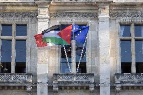Palestinian flag raising ceremony at Saint-Denis town hall - Saint-Denis