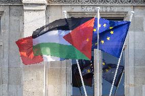 Palestinian flag raising ceremony at Saint-Denis town hall - Saint-Denis
