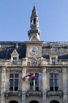 Palestinian flag raising ceremony at Saint-Denis town hall - Saint-Denis