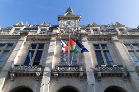 Palestinian flag raising ceremony at Saint-Denis town hall - Saint-Denis