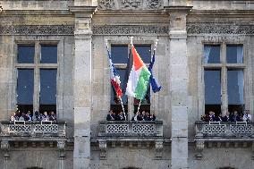 Palestinian flag raising ceremony at Saint-Denis town hall - Saint-Denis