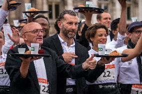 Traditional Waiters Race - Paris