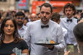 Traditional Waiters Race - Paris