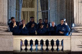 Les Bleus Greeted By Thousands Of Fans - Paris
