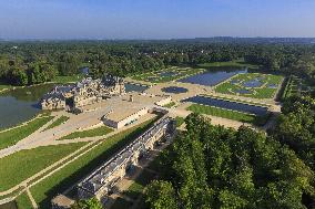 Illustration - Chantilly