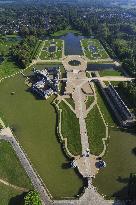 Illustration - Chantilly