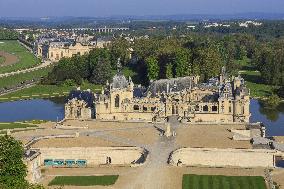 Illustration - Chantilly