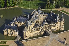 Illustration - Chantilly