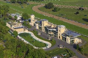 Illustration - Chantilly