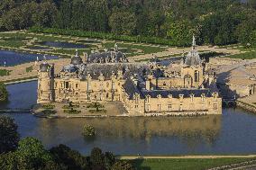 Illustration - Chantilly