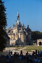 Illustration - Chantilly