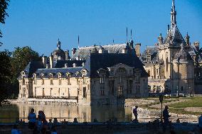 Illustration - Chantilly