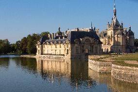 Illustration - Chantilly