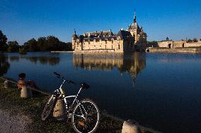 Illustration - Chantilly