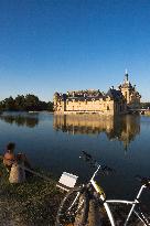 Illustration - Chantilly