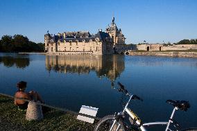 Illustration - Chantilly