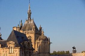 Illustration - Chantilly