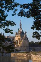 Illustration - Chantilly