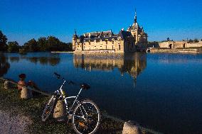 Illustration - Chantilly