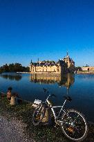 Illustration - Chantilly