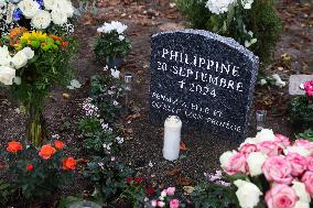 A Memorial Stone In Honor Of Philippine Le Noir De Carlan In Bois De Boulogne - Paris