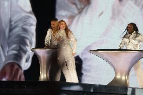 Shakira Performs In Mexico