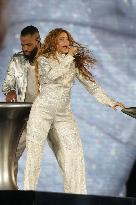 Shakira Performs In Mexico