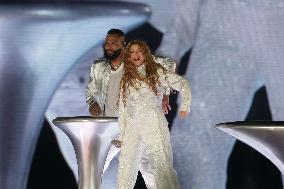 Shakira Performs In Mexico