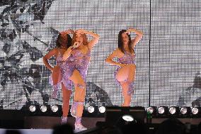 Shakira Performs In Mexico