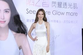 Taiwanese Female Model Hannah Quinlivan