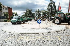 Farmers Protest Outside the Tarn-Et-Garonne Departmental Council - Montauban