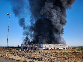 A Fire Razes The Huerta Campo Rico Factory - Spain