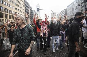 Police Clashes With Protesters At Gaza March Near Central Station - Milan