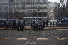 Police Clashes With Protesters At Gaza March Near Central Station - Milan