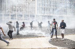 Police Clashes With Protesters At Gaza March Near Central Station - Milan