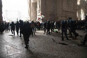 Police Clashes With Protesters At Gaza March Near Central Station - Milan