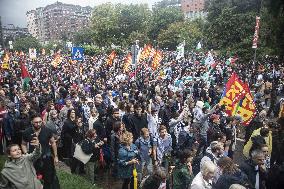 Police Clashes With Protesters At Gaza March Near Central Station - Milan