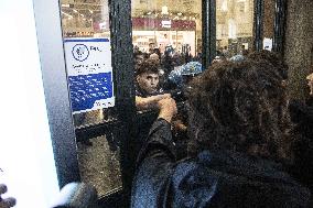 Police Clashes With Protesters At Gaza March Near Central Station - Milan